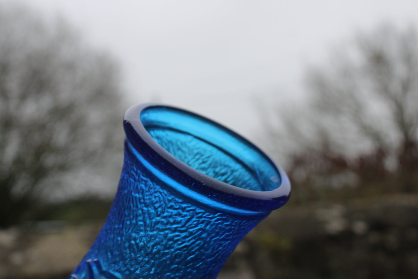 Vase vintage en verre bleu – Constantin – Made in Italy