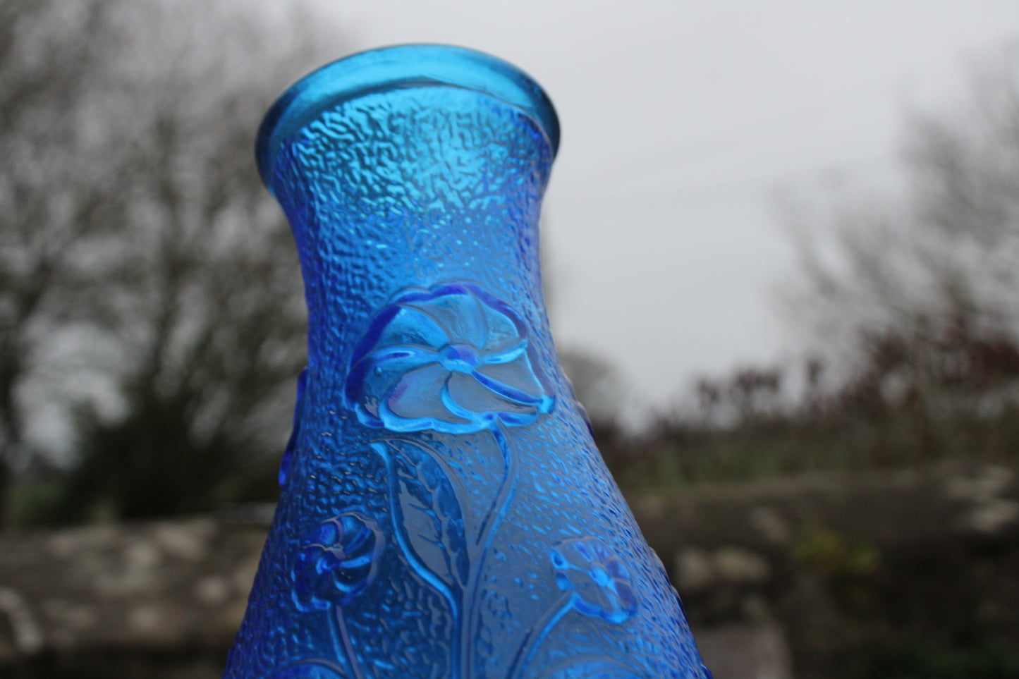 Vase vintage en verre bleu – Constantin – Made in Italy