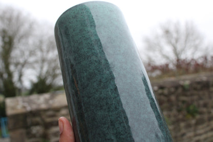 Vase cylindrique en céramique vert profond – H24 cm