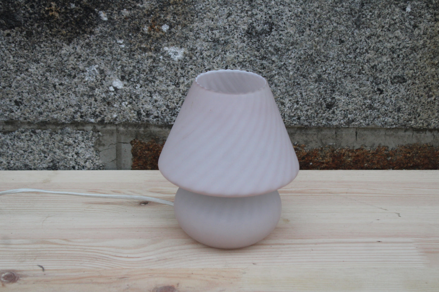 Lampe vintage en verre opalin – style Murano