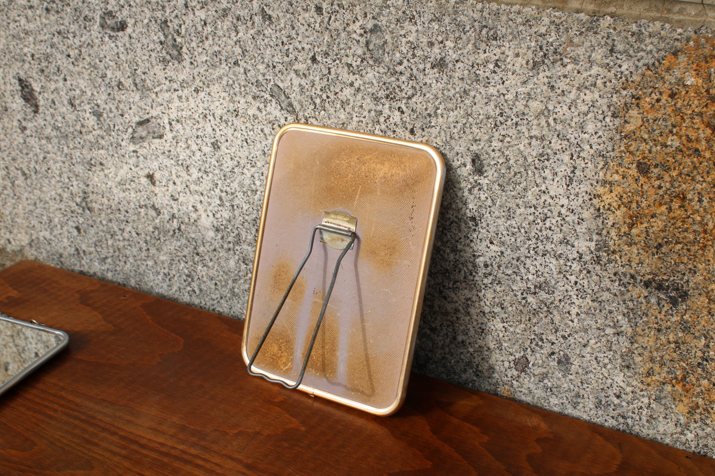 Petit miroir vintage à poser – cadre métal doré style barbier