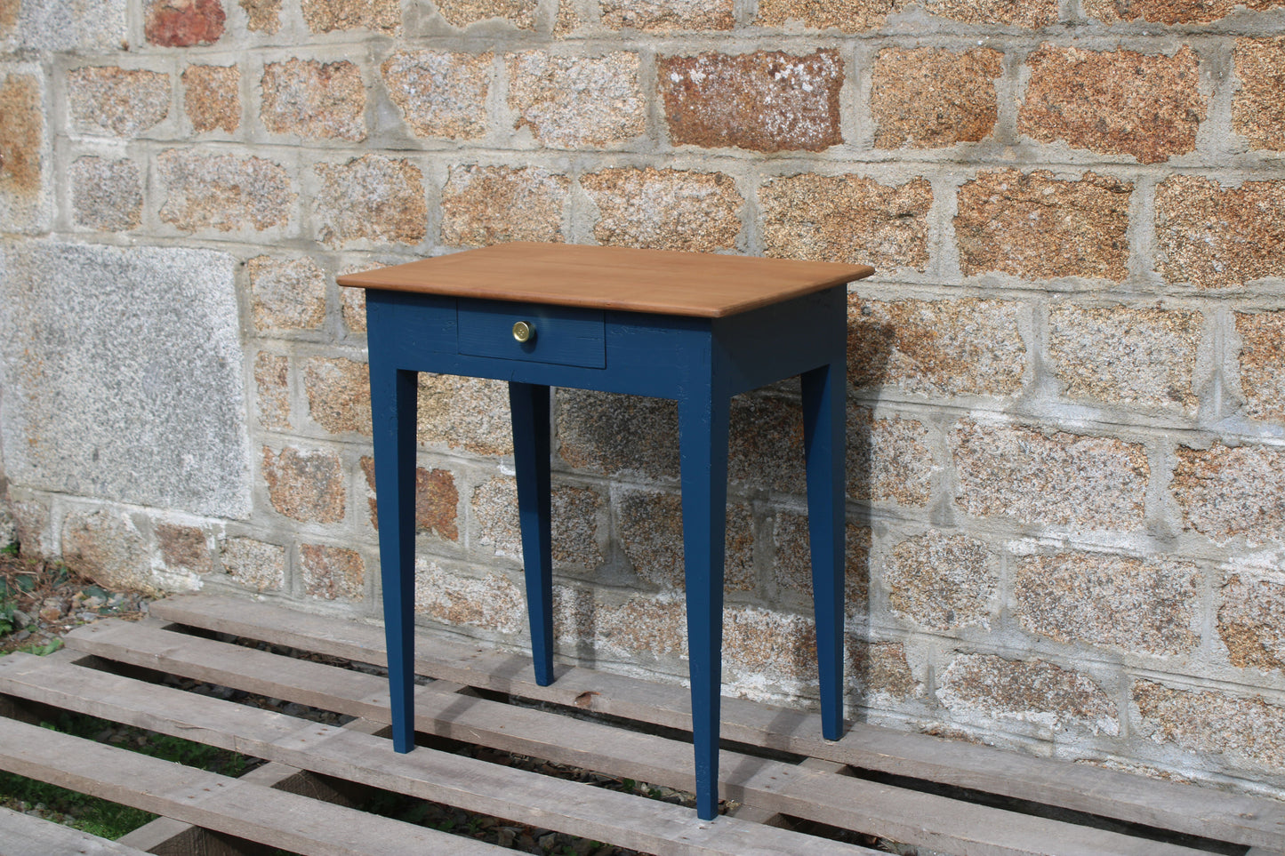 Table d'appoint ancienne rénovée – plateau bois naturel