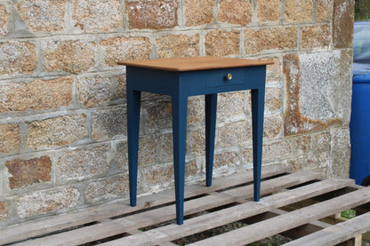 Table d'appoint ancienne rénovée – plateau bois naturel