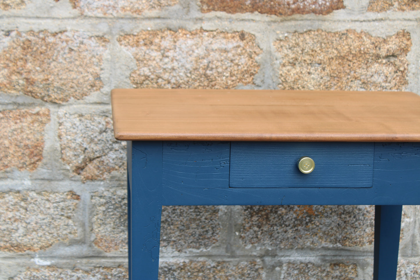 Table d'appoint ancienne rénovée – plateau bois naturel