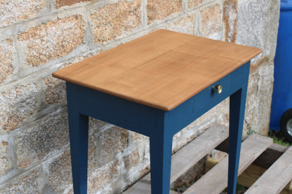 Table d'appoint ancienne rénovée – plateau bois naturel
