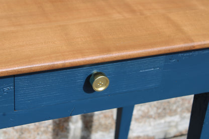 Table d'appoint ancienne rénovée – plateau bois naturel