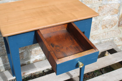 Table d'appoint ancienne rénovée – plateau bois naturel