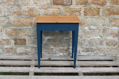 Table d'appoint ancienne rénovée – plateau bois naturel