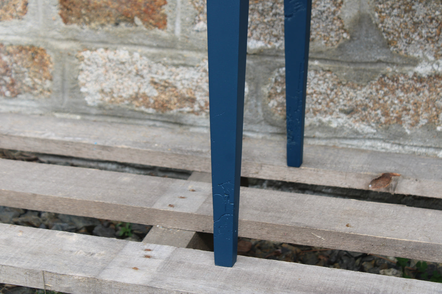 Table d'appoint ancienne rénovée – plateau bois naturel