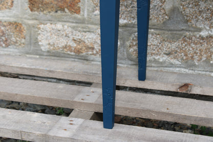 Table d'appoint ancienne rénovée – plateau bois naturel