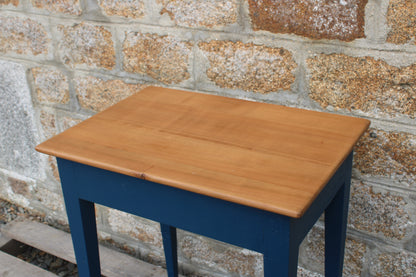 Table d'appoint ancienne rénovée – plateau bois naturel
