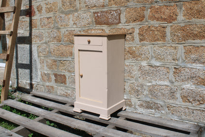 Chevet ancien rénové – Beige "Quai de Seine" & bois naturel – VENDU