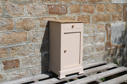 Chevet ancien rénové – Beige "Quai de Seine" & bois naturel – VENDU
