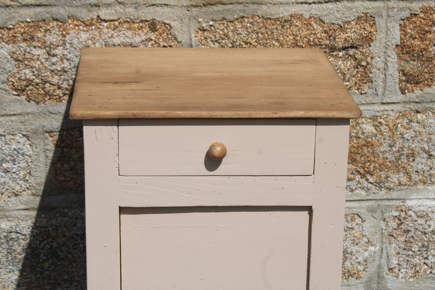 Chevet ancien rénové – Beige "Quai de Seine" & bois naturel – VENDU