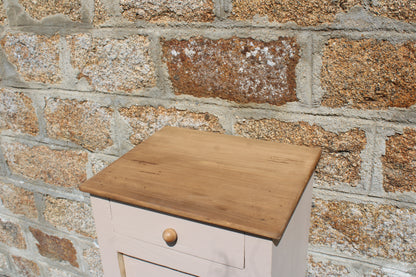 Chevet ancien rénové – Beige "Quai de Seine" & bois naturel – VENDU