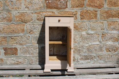 Chevet ancien rénové – Beige "Quai de Seine" & bois naturel – VENDU