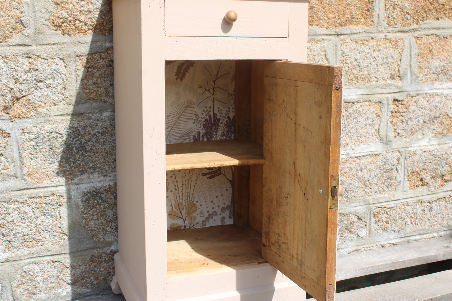 Chevet ancien rénové – Beige "Quai de Seine" & bois naturel – VENDU