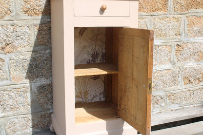 Chevet ancien rénové – Beige "Quai de Seine" & bois naturel – VENDU