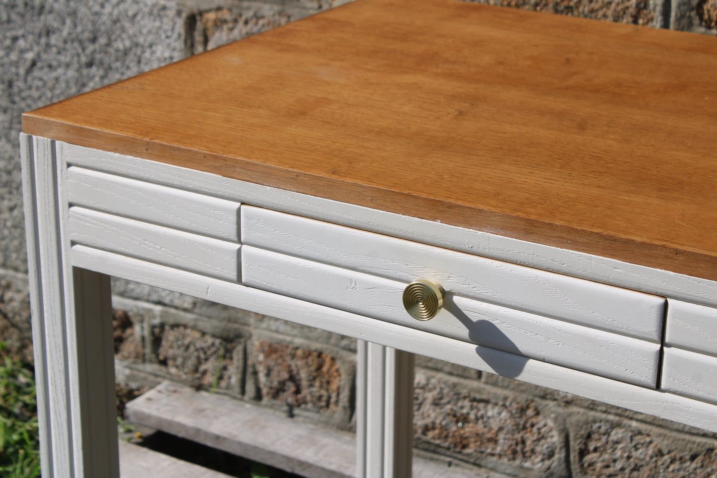 Petit bureau esprit Art Déco console Art Déco rénovée – blanc beige “Troublant” & plateau bois - VENDU