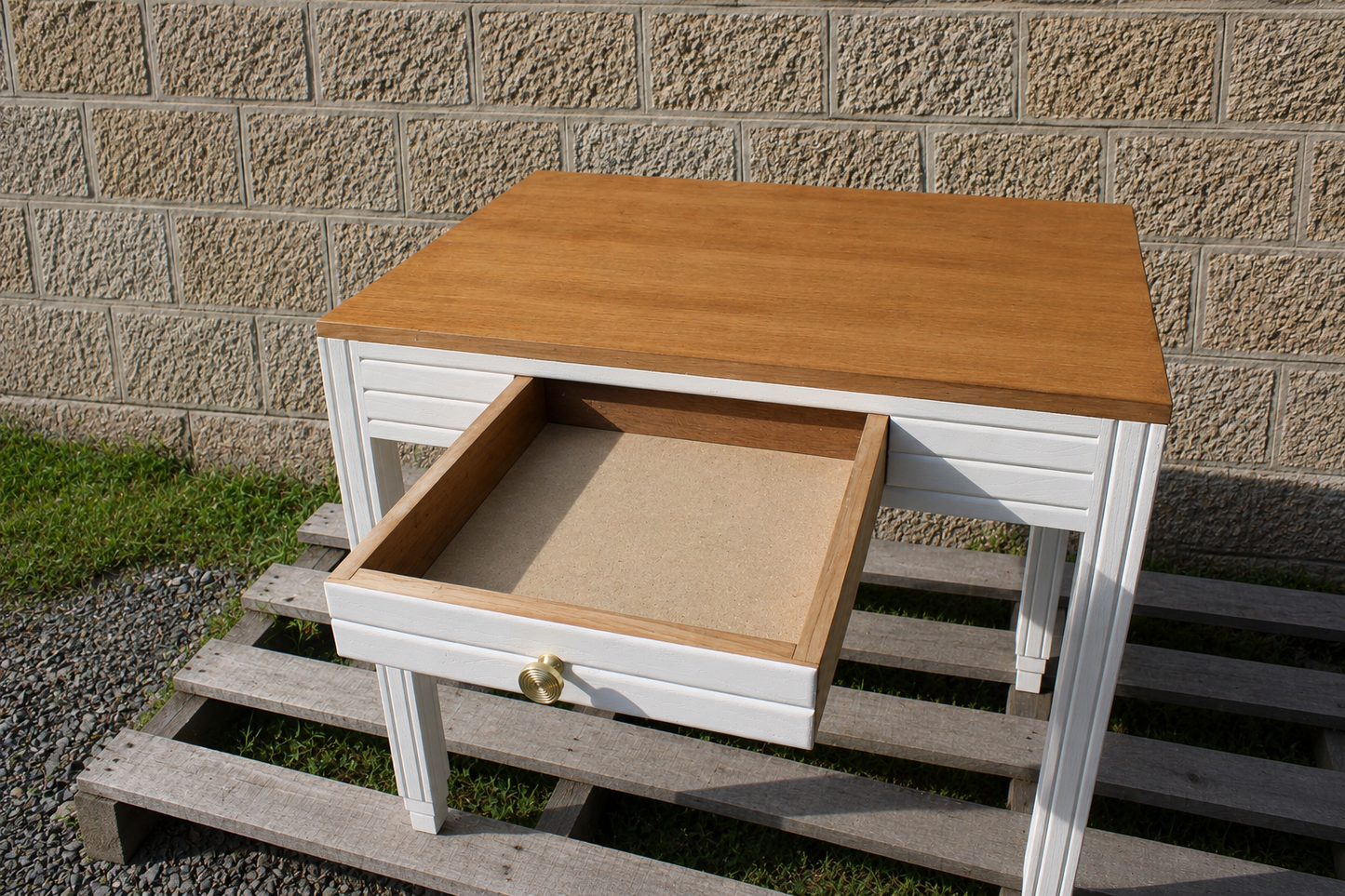 Petit bureau esprit Art Déco console Art Déco rénovée – blanc beige “Troublant” & plateau bois - VENDU