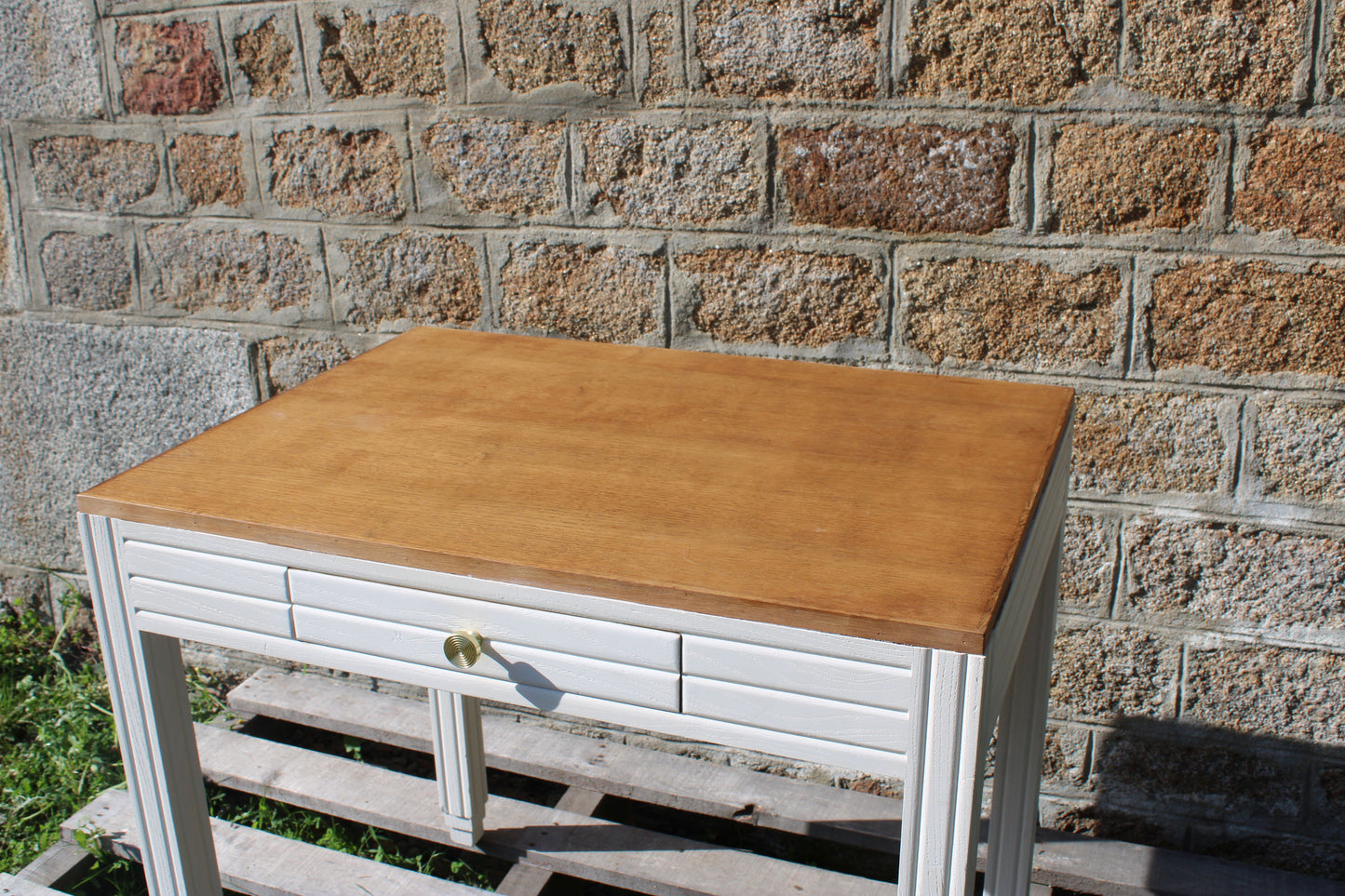 Petit bureau esprit Art Déco console Art Déco rénovée – blanc beige “Troublant” & plateau bois - VENDU