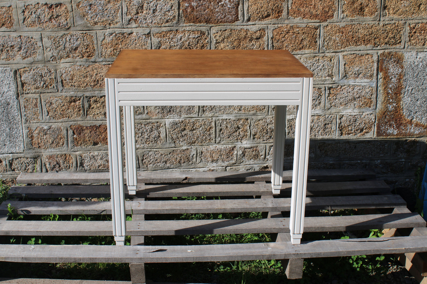 Petit bureau esprit Art Déco console Art Déco rénovée – blanc beige “Troublant” & plateau bois - VENDU