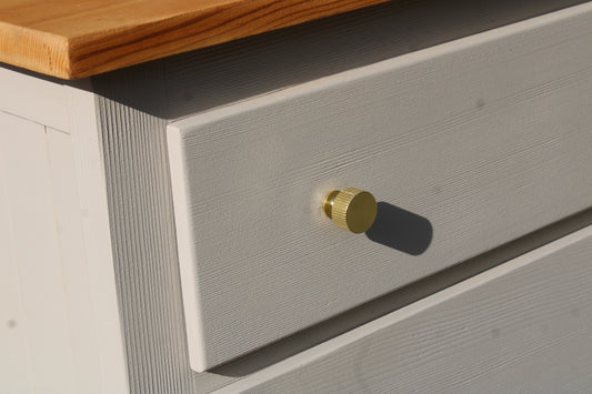 Commode en pin massif rénovée – Beige Galuchat & bois verni – 3 tiroirs - VENDU