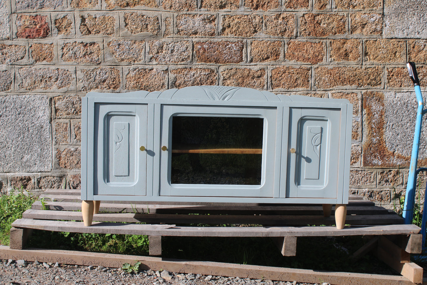 Buffet Art Déco rénové bleu gris clair – 3 portes dont 1 vitrée – 129 cm - VENDU