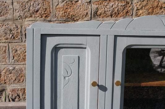 Buffet Art Déco rénové bleu gris clair – 3 portes dont 1 vitrée – 129 cm - VENDU