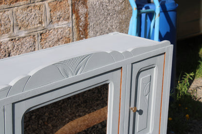 Buffet Art Déco rénové bleu gris clair – 3 portes dont 1 vitrée – 129 cm - VENDU