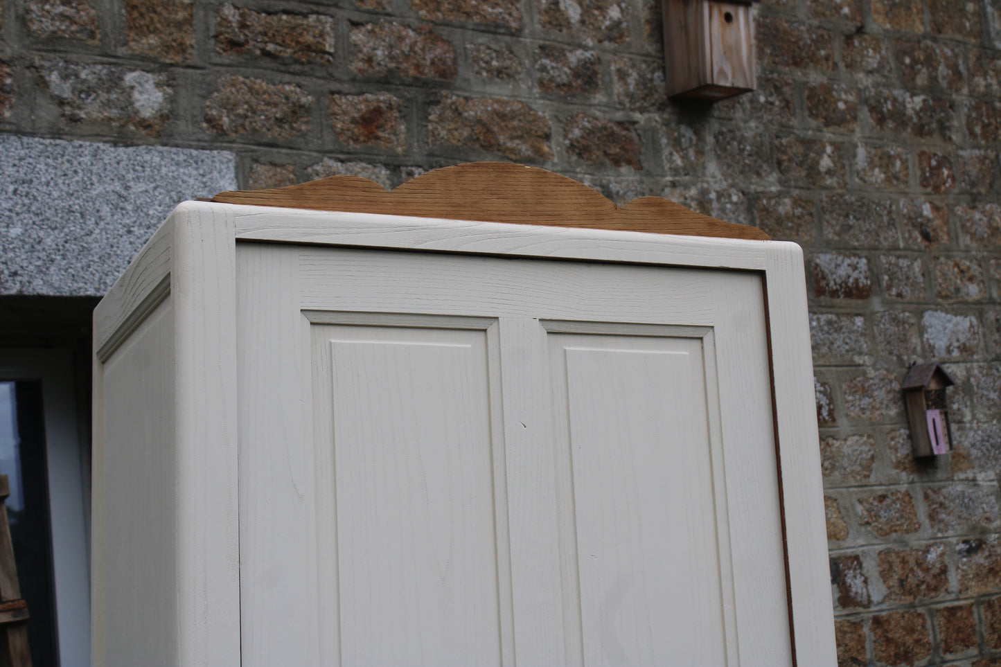 Armoire asymétrique en chêne massif – Style Art Déco revisité