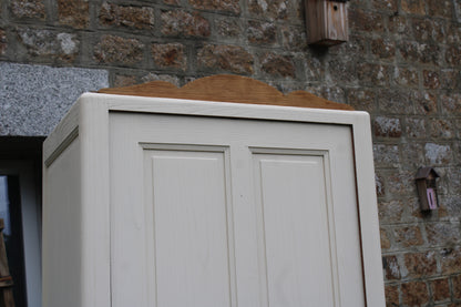 Armoire asymétrique en chêne massif – Style Art Déco revisité