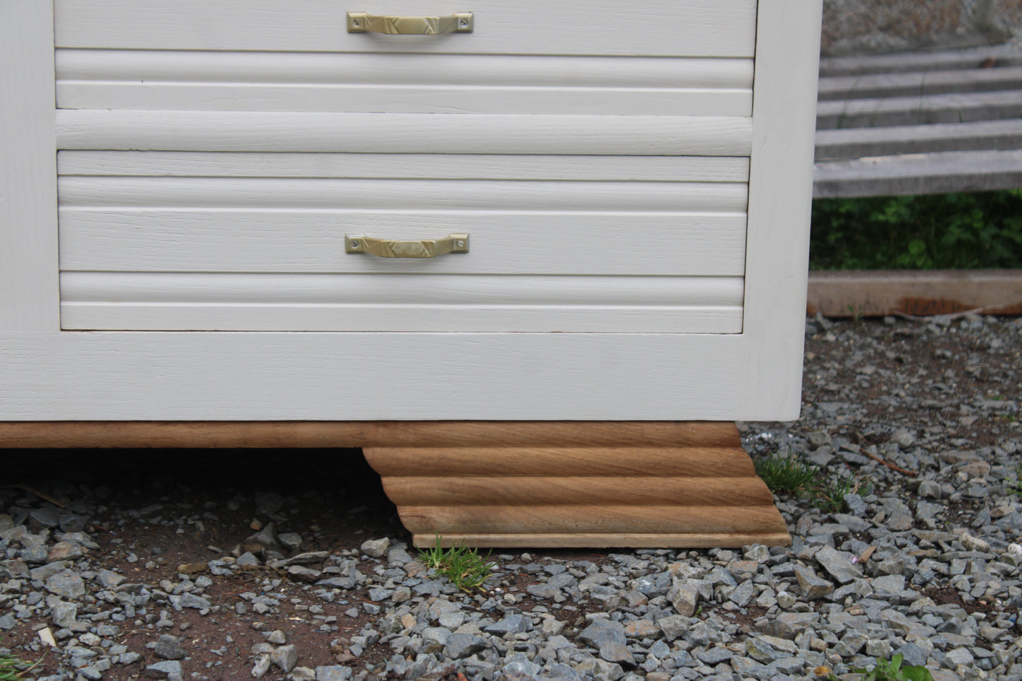 Armoire asymétrique en chêne massif – Style Art Déco revisité