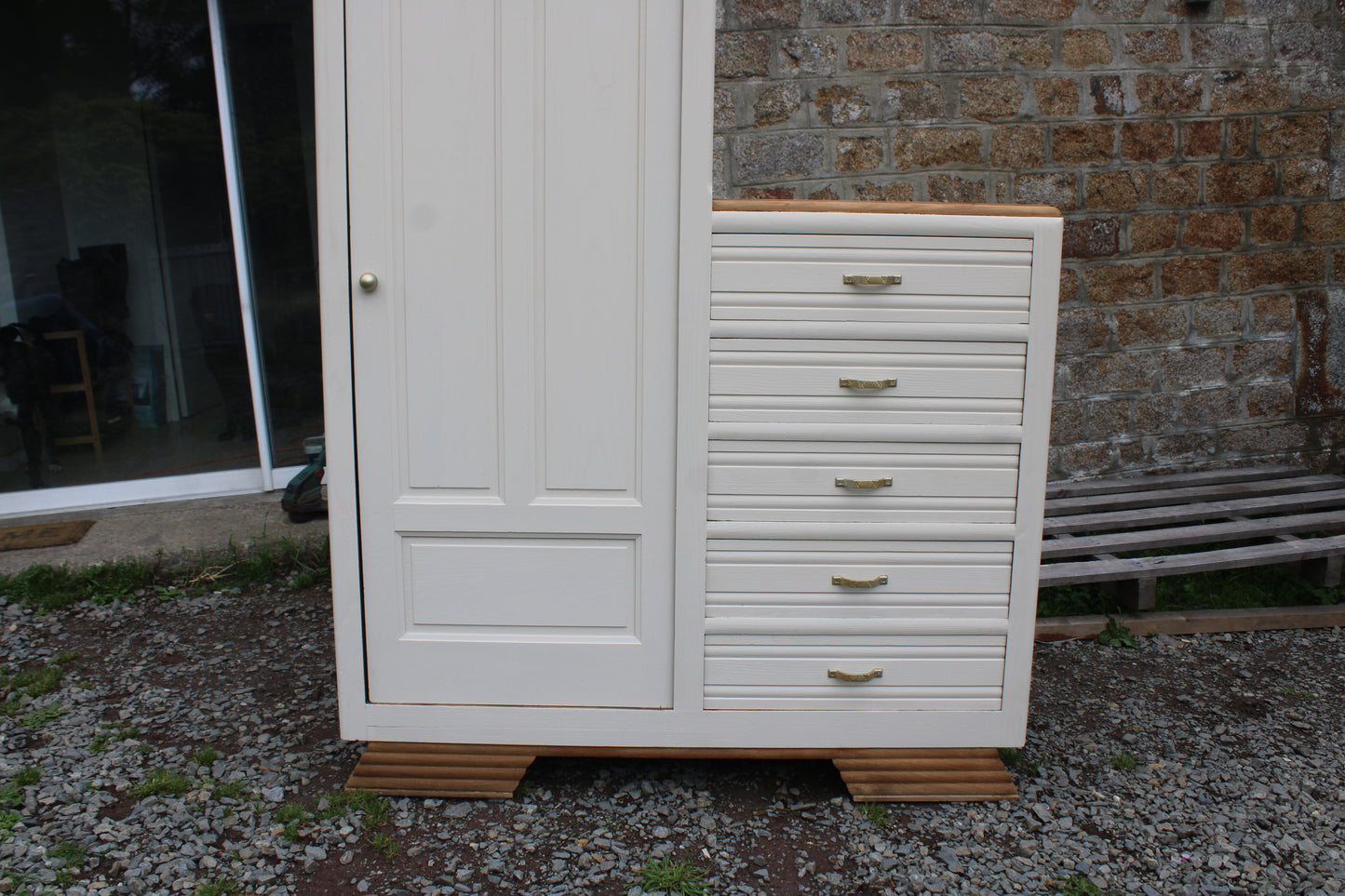 Armoire asymétrique en chêne massif – Style Art Déco revisité