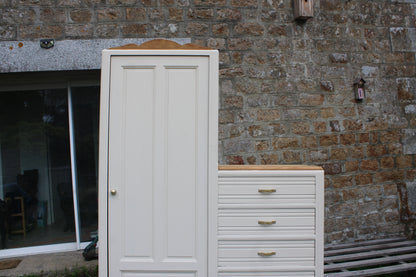 Armoire asymétrique en chêne massif – Style Art Déco revisité