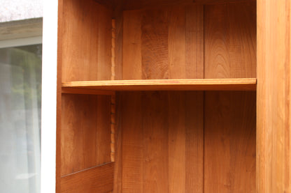 Armoire asymétrique en chêne massif – Style Art Déco revisité