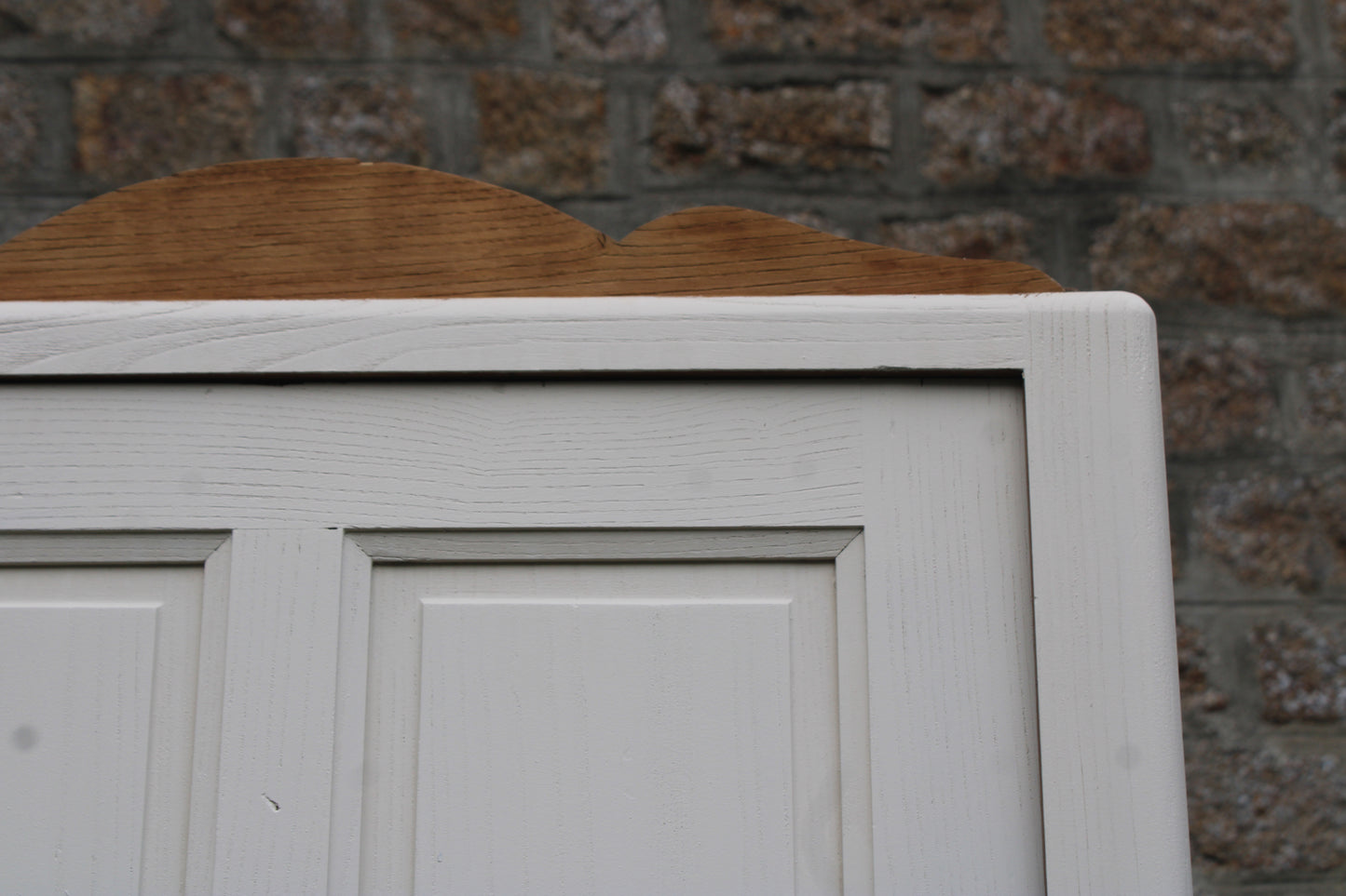 Armoire asymétrique en chêne massif – Style Art Déco revisité