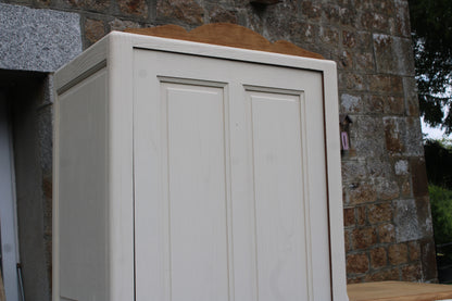 Armoire asymétrique en chêne massif – Style Art Déco revisité