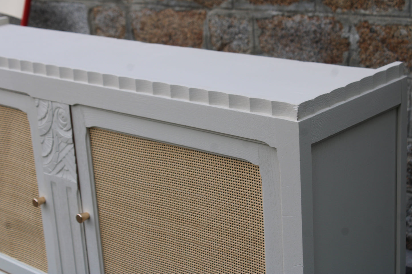 Buffet / enfilade vintage rénové blanc cassé & cannage – esprit chic intemporel