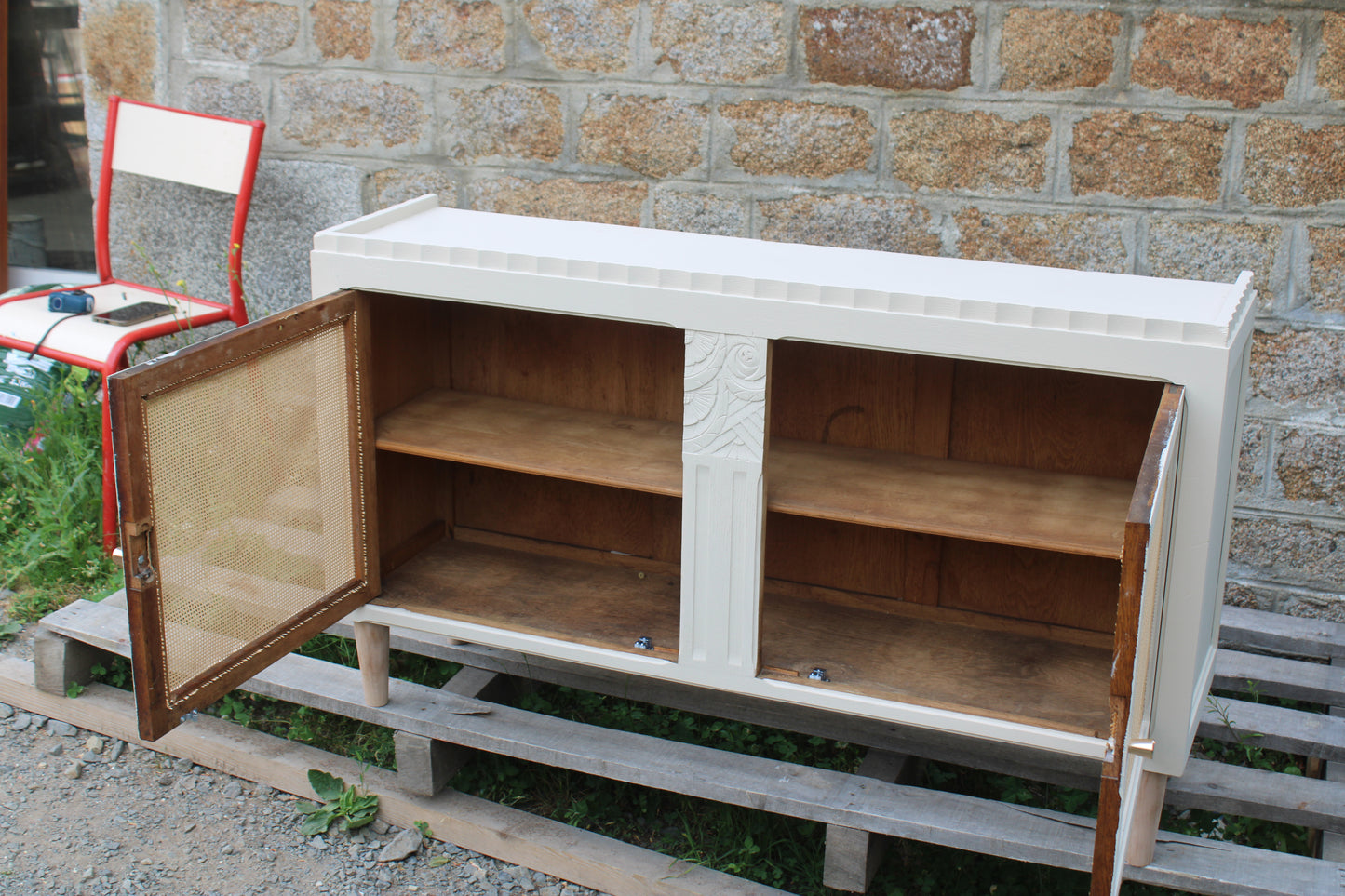 Buffet / enfilade vintage rénové blanc cassé & cannage – esprit chic intemporel