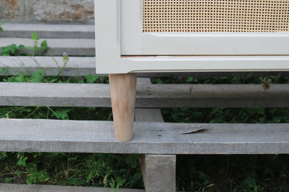 Buffet / enfilade vintage rénové blanc cassé & cannage – esprit chic intemporel