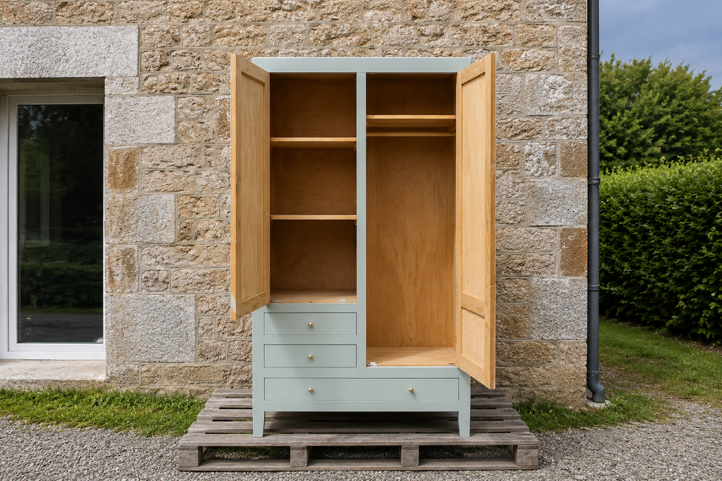 Armoire parisienne vintage vert sauge grisé