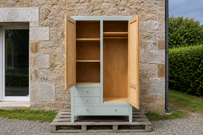 Armoire parisienne vintage vert sauge grisé