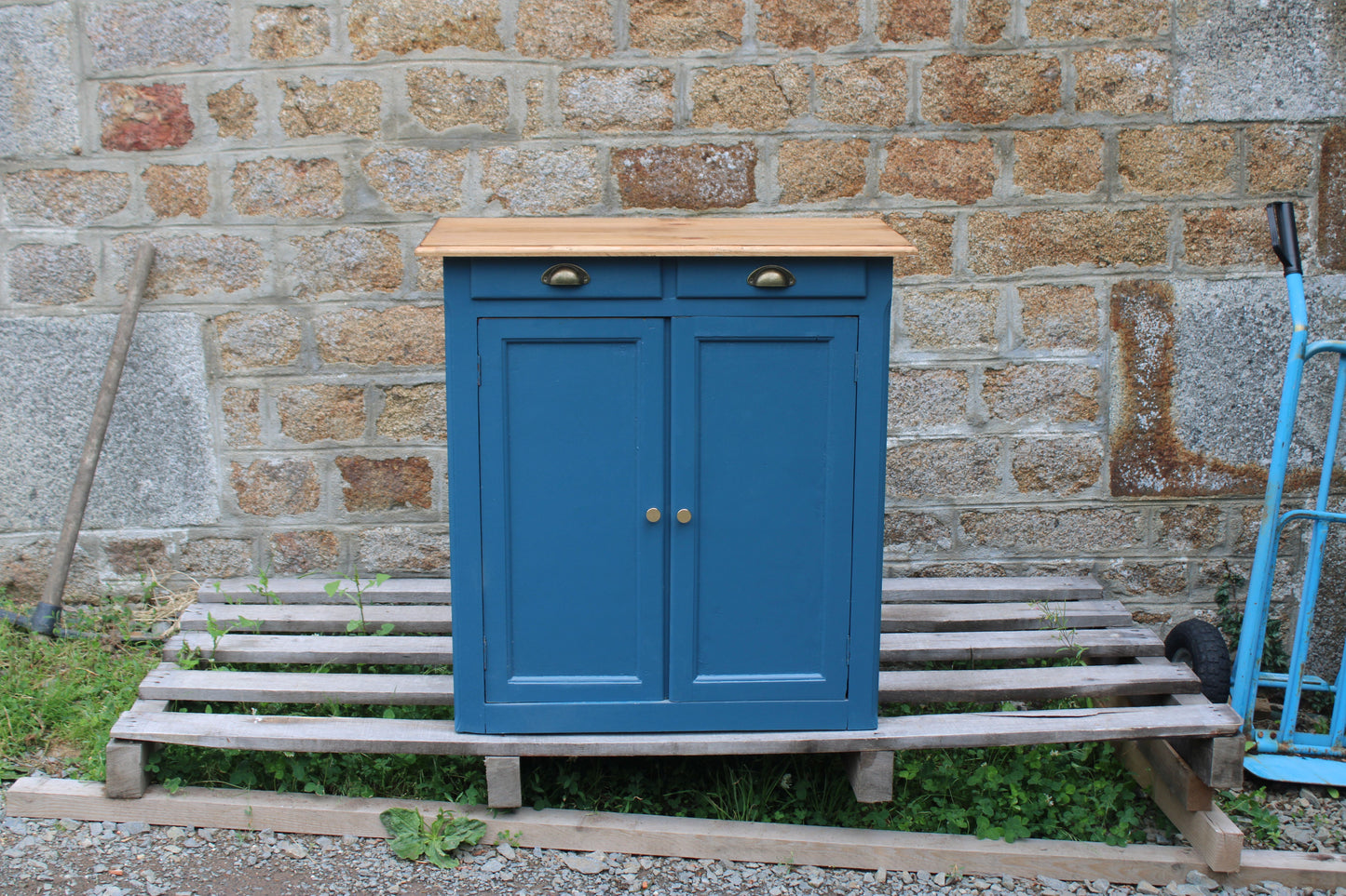 Buffet parisien vintage bleu profond & plateau bois naturel