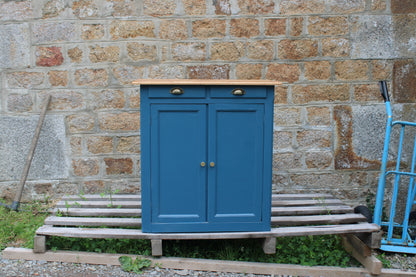 Buffet parisien vintage bleu profond & plateau bois naturel