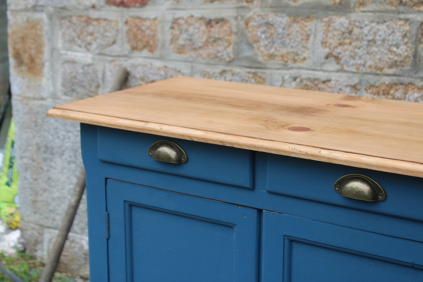 Buffet parisien vintage bleu profond & plateau bois naturel