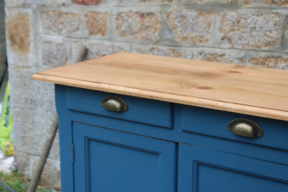 Buffet parisien vintage bleu profond & plateau bois naturel