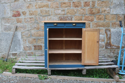 Buffet parisien vintage bleu profond & plateau bois naturel