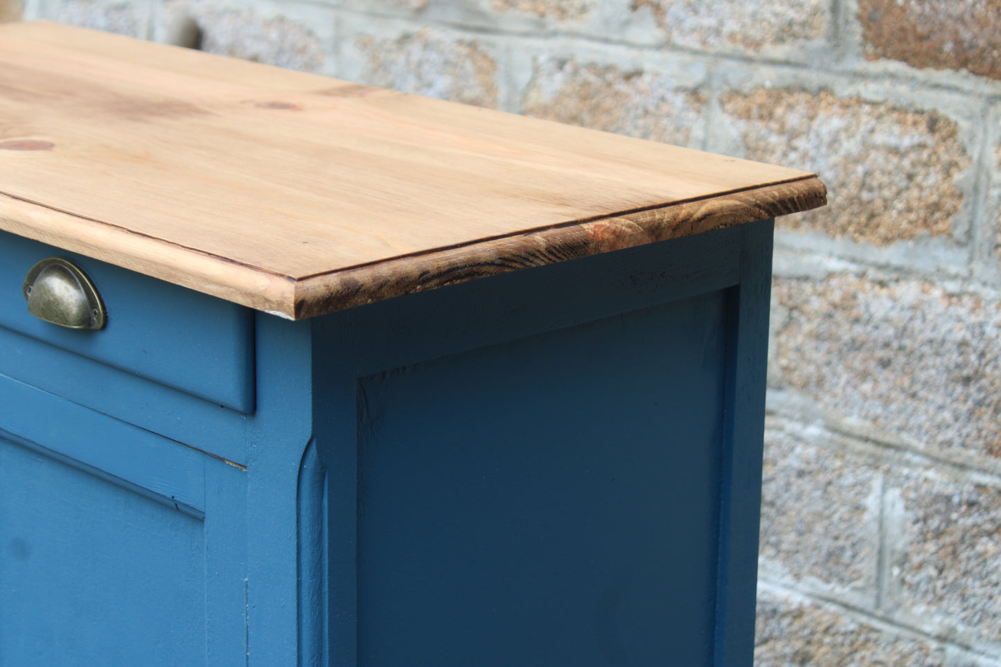 Buffet parisien vintage bleu profond & plateau bois naturel