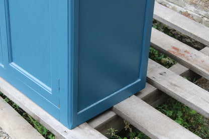 Buffet parisien vintage bleu profond & plateau bois naturel